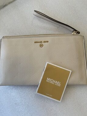 MICHAEL KORS Cream Pebbled Leather Wristlet Clutch with Gold Hardware